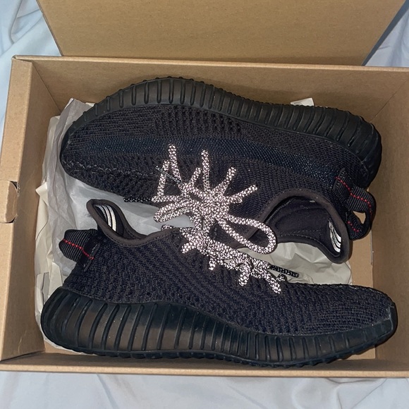 Yeezy Boost 350 V2 all black - Picture 3 of 10